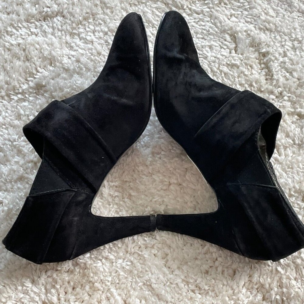 Tahari Women Shoes Black Suede Heel Boots Slip On Bootie Size 8.5M - Picture 7 of 12